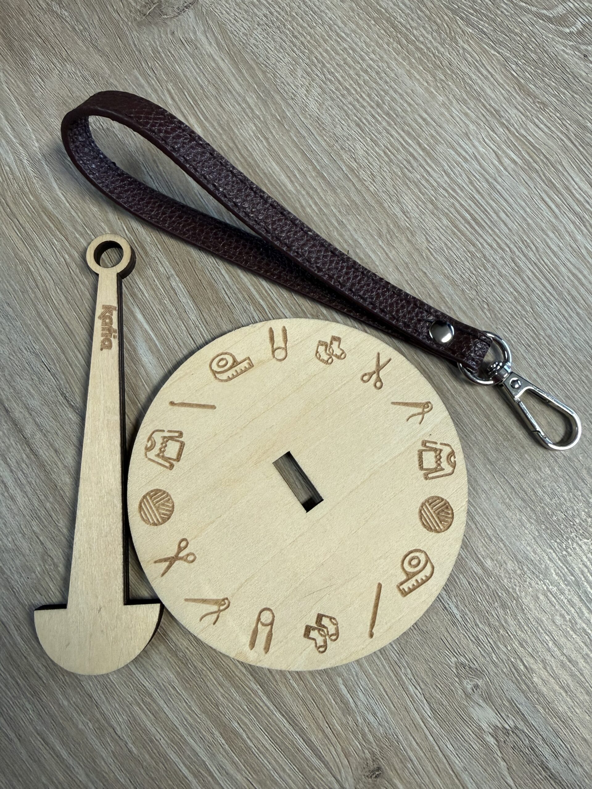 Katia - PORTE-PELOTE NOMADE EN BOIS